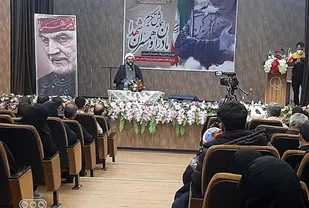 تکریم از مادران و همسران شهدا در نجف آباد
