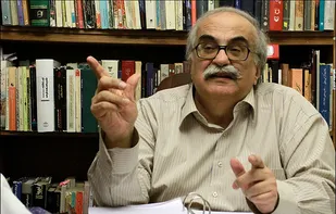 افراد بابصیرت در مورد حادثه هفتم تیر تحقیق کنند/یعنی اینقدر همه خواب بودند که یک نفر به عنوان عامل خودی مواد منفجره کار بگذارد!