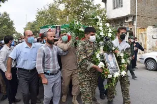 پیکر جانباز ۷۰ درصد گلستانی در کنار یاران شهیدش آرام گرفت + تصاویر