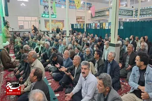 اقامه نماز عید سعید فطر با حضور پرشور مؤمنین در مسجد آیت الله طالقانی همدان