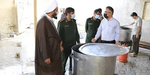 طبخ وتوزیع ۱۰هزار پرس غذای گرم در بین نیازمندان شهرستان بندر خمیر