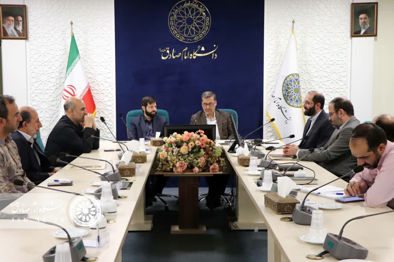 با حضور رییس بسیج اساتید کشور و رییس دانشگاه امام صادق(ع)، کانون بسیج اساتید دانشگاه امام صادق (ع) تأسیس شد