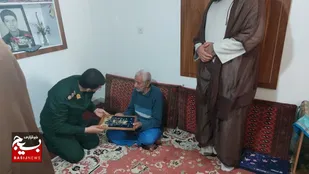 ادای احترام به خانواده&zwnj;های معظم شهدای ساکن مناطق محروم + تصاویر