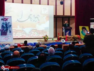 شهدا رشد یافته فرهنگ عاشورا هستند/دشمن با دو حربه تهدید و تحریف جلو آمده است