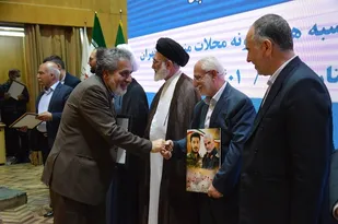 تجلیل از کسبه نمونه و واحدهای صنفی برتر شهرستان ری