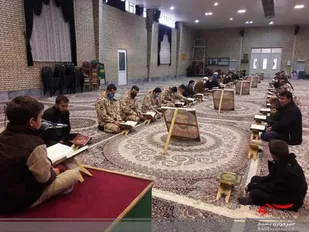 برگزاری محفل انس با قرآن کریم به مناسبت هفته بسیج در ناحیه مقاومت بسیج بروجر د