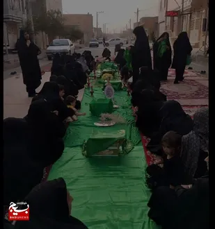 برگزاری روضه حضرت رقیه&laquo;س&raquo; و تهیه و توزیع غذای نذری بین خانوادهای نیازمند در حاشیه شهر زاهدان