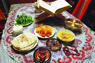 روزه داران از خوردن غذاهای فست فودی و سرخ کردنی اجتناب کنند/یک توصیه ویژه برای کاهش میزان تشنگی
