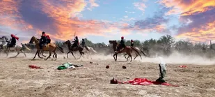 سوگواره با عاشورایان در کانون بسیج هنرمندان شهرستان سرخس، برگزار شد.