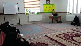 نشست سیاسی به مناسبت دهه فجر در حوزه زینبیه