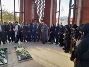 غبارروبی مزارشهیدگمنام دانشگاه علوم پزشکی استان