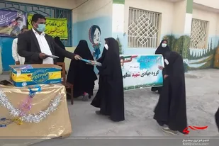 اهداء کتاب و تجهیز نمازخانه آموزشگاه مهدیه شهرستان سیب و سوران