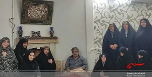 بسیجیان قم از همسر یکی از جانبازان دفاع مقدس تجلیل کردند