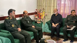 دیدار فرمانده سپاه استان البرز با خانواده شهید وطن کبودوندی و سرباز وظیفه بختیاری+تصاویر