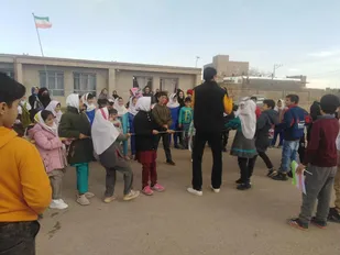 جشن انقلاب در مدرسه ابتدایی ۱۵ خرداد روستای حمزانلو