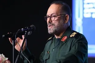 از تلاطم حوادث خم به ابرو نمی&zwnj;آوریم