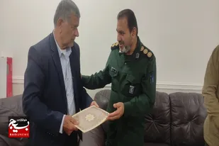 تجلیل فرمانده سپاه شهرستان دیر از دو جانباز دفاع مقدس