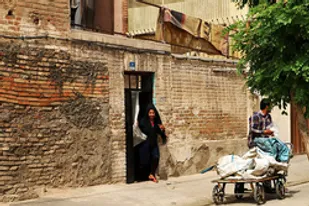 تا کاخ&zwnj;نشینی هست، کوخ&zwnj;نشینی هم پابرجاست!