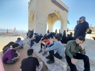بازدید بسیجیان کاروان راهیان نور گرگان از یادمان شهدای بازی&zwnj;دراز
