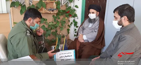 پیام تبریک تلفنی هیات رئیسه ناحیه مقاومت بسیج تفرش به مناسبت هفته بسیج به پیشکسوتان بسیجی شهرستان تفرش