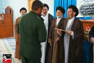 دیدار نماینده ولی فقیه در لرستان با پاسداران  به روایت تصویر
