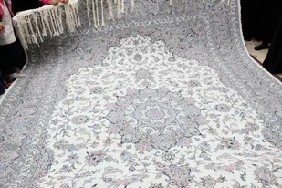 یک تخته قالی همراه با یاد شهید سید ابوالفضل حسینی به عتبات عالیات اهدا شد