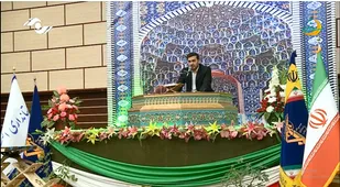 فیلم / محفل انس با قرآن کریم باحضور استاندار ، فرمانده سپاه ، مسئول دفتر نمایندگی سپاه استان و روسای ارشد  ادارات - گزارش روز
