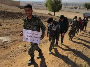 کوهپیمایی بسیجیان فرادنبه در هفته دفاع مقدس