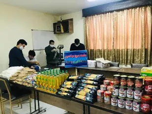 اهدای50 بسته مواد غذایی وبهداشتی به خانواده های نیازمند