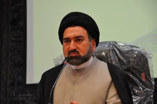 بوسه بر دست پدر و مادر به انسان جان دوباره می بخشد