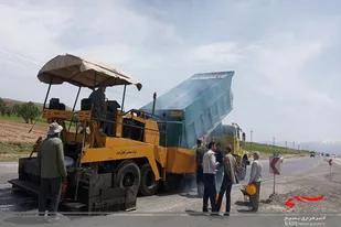 قیرپاشی و روکش آسفالت محور اراک به ملایر