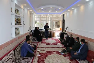 پدران و مادران شهدا سند افتخار این ملت هستند
