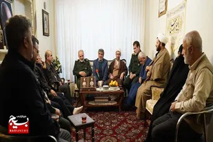 دیدار فرماندهی و نمایندگی ولی فقیه در سپاه انصارالحسین(ع) همدان با خانواده شهدا