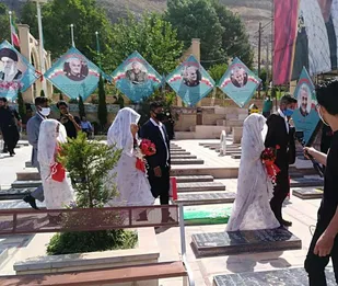 مراسم عقد سه جوان در جوار مزار سردار دلها