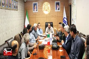 اصناف و بازاریان با هوشیاری در مقابل توطئه&zwnj;های دشمنان ایستادگی کنند