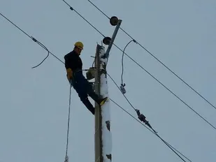 آماده&zwnj;باش و فعالیت 95 اکیپ عملیاتی برق در استان همدان