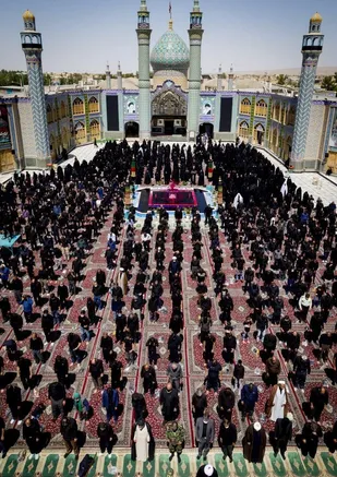 نماز ظهر عاشورا در حرم هلال ابن علی(ع)