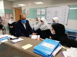 اهدا گل و شیرینی به کادر درمانی بیمارستان شفا سمنان+ تصاویر