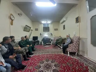 دیدار با خانواده شهدای بسیجی توسط رزمندگان گردان۱۱۷امام حسین علیه السلام