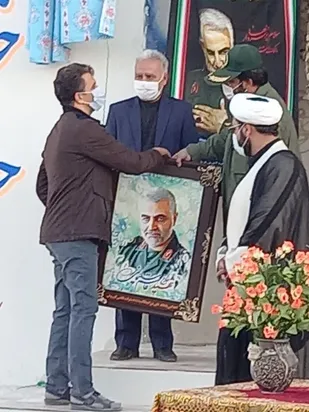 رونمایی از کاشی کاری چهره شهید حاج قاسم سلیمانی در میبد