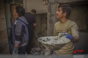 دانشجویان جهادی دانشگاه فنی قم منازل مناطق محروم قم را تعمیر و بازسازی می&zwnj;کنند