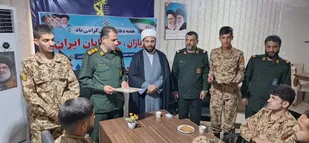 نشست صمیمی فرمانده ناحیه مقاومت بسیج کارون با سربازان وظیفه / تأکید بر روحیه جهادی و معنویت در دوران خدمت