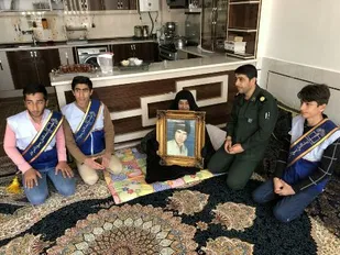 دیدار با خانواده شهید حجت الله صالحی