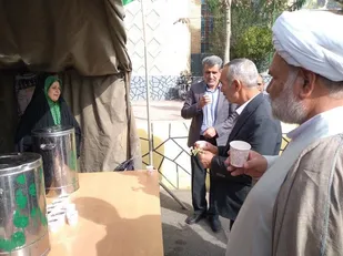 ایستگاه صلواتی بسیجیان در ورودی میعادگاه نماز جمعه چترود