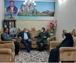 دیدار فرمانده سپاه ناحیه عبدالعظیم و رئیس بنیادشهید شهرستان ری با خانواده شهید  قشقایی
