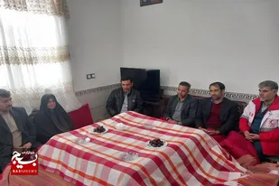 دیدار جمعی از مسئولین ملایر با خانواده شهید &laquo;اکبر شعبانلو&raquo;