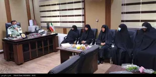 با هدف تقدیر از مجموعه پلیس انجام شد؛
حضور فرمانده و ارکان گردان کوثر و مسئول بسیج جامعه زنان سمنان در اداره گذرنامه سمنان(پلیس امنیت اخلاقی)