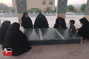 غبارروبی گلزار شهدای گمنام شهرنصرت آباد در آستانه تاسوعای حسینی