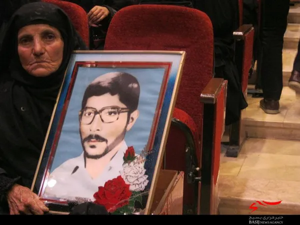 همزمان با ایام الله دهه فجر،&zwnj; یادواره شهدای فرهنگی شهرستان اردل با حضور مسئولین، اقشار مختلف مردم و خانواده معظم شهدا برگزار شد.