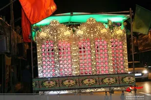 اهتراز علم عزای  امام حسین(ع)  در کوچه های تبریز